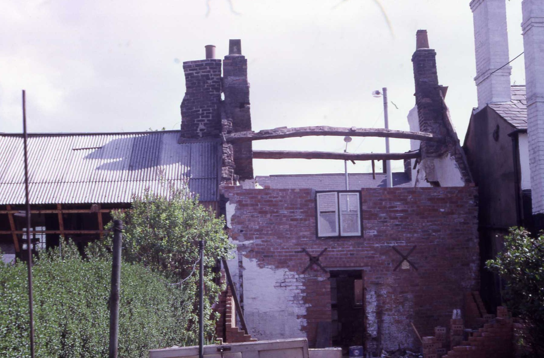 B6 011 Thatched cottage next to Old Hall - rear.jpg